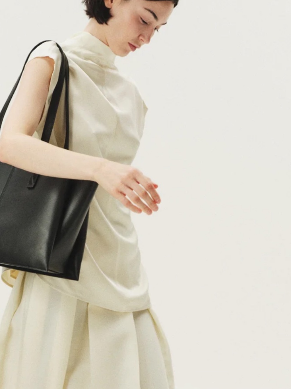 Freja Paloma Tote In Black - Picture 2 of 3